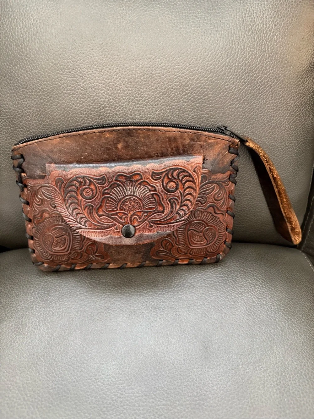 ❤️New Hand-Tooled Brown Leather Wristlet Clutch